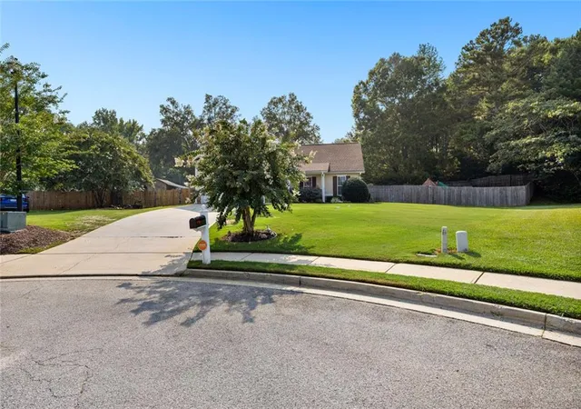 Photo 3 of Single family home for sale at 1003 Marsh Ct, Hampton, GA 30228 | MLS# 7814909 | Listing updated on 2026-08-05