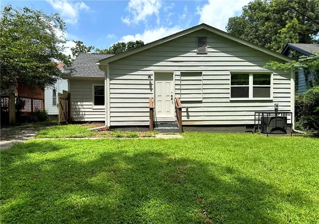 Photo 2 of Single family home for sale at 1082 Mayson Turner Rd NW, Atlanta, GA 30314 | MLS# 7804313 | Listing updated on 2026-08-08