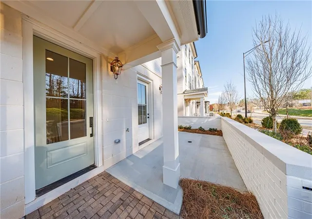 5th image of 650 Mayfair Ct, Alpharetta, GA 30009 | MLS# 7813304