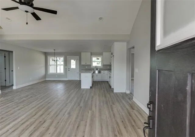 3rd image of 102 Creek Stone Dr, Hartwell, GA 30643 | MLS# 7804671