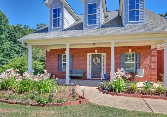 Photo 3 of Single family home for sale at 95 Blue Grass Way, Oxford, GA 30054 | MLS# 7801774 | Listing updated on 2026-09-15