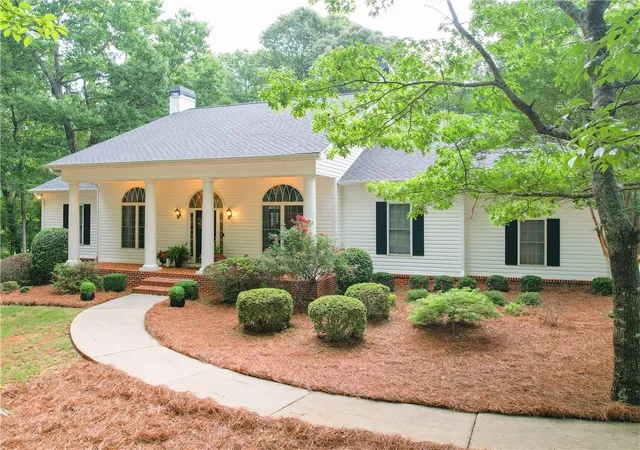 Photo 1 of Single family home for sale at 3905 Oak Hl Rd, Douglasville, GA 30135 | MLS# 7776334 | Listing updated on 2026-08-28