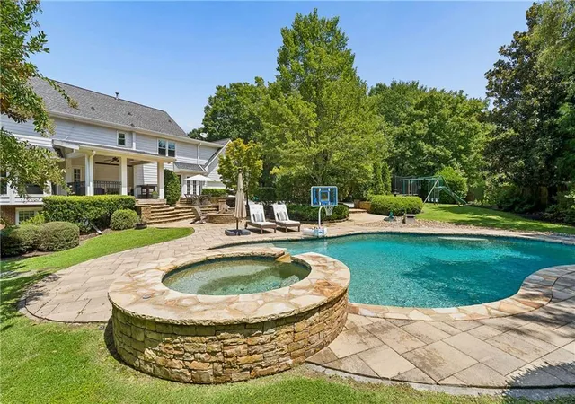 3rd image of 5558 Naylor Ct, Peachtree Corners, GA 30092 | MLS# 7820058