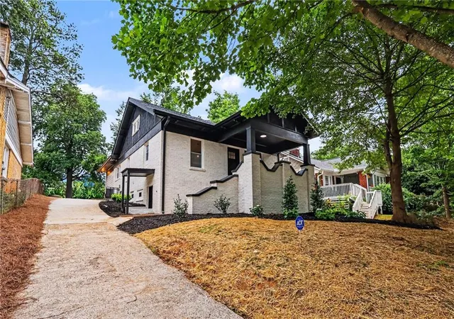 Homes for sale in Atlanta, GA | 1600 Rogers Ave Sw, Atlanta, GA 30310 | MLS# 7790787