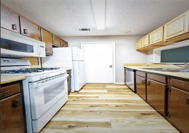 Photo 2 of Multi family home for sale at 2885 Lakemont Dr Sw, Marietta, GA 30060 | MLS# 7809427 | Listing updated on 2026-10-06