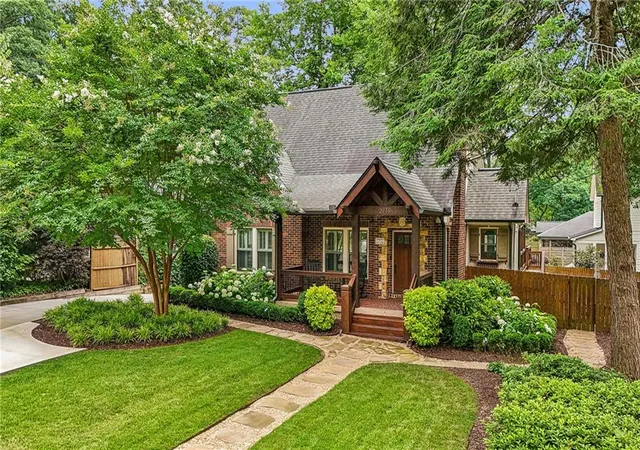 Photo 1 of Single family home for sale at 2719 Tupelo St Se, Atlanta, GA 30317 | MLS# 7859510 | Listing updated on 2026-10-27
