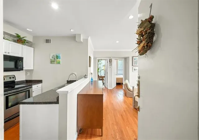 Listing Photo 3 - Condo for sale in building located at 287 14Th St Nw, Atlanta, GA 30318 - Unit #7