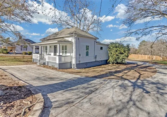Photo 2 of Single family home for sale at 1794 Spring St Ne, Conyers, GA 30012 | MLS# 7504364 | Listing updated on 2026-08-24