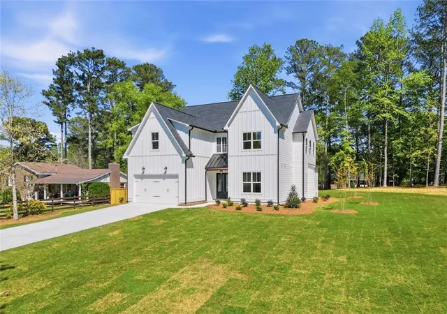 Photo 3 of Single family home for sale at 2487 Sims Dr Ne, Marietta, GA 30066 | MLS# 7803451 | Listing updated on 2026-09-01