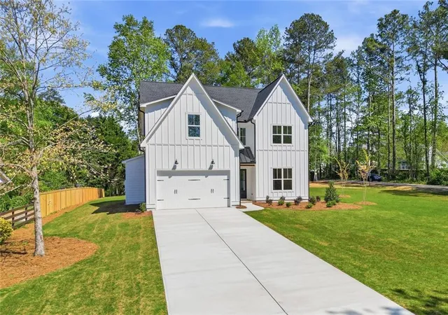Photo 3 of Single family home for sale at 2487 Sims Dr NE, Marietta, GA 30066 | MLS# 7803451 | Listing updated on 2026-09-01