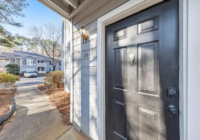 2nd image of 201 Natchez Tr, Sandy Springs, GA 30350 | MLS# 7718228