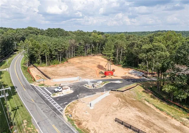 Photo 4 of Land for sale at 750 Oaks Trl W, Alpharetta, GA 30004 | MLS# 7819321 | Listing updated on 2026-08-11