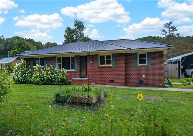 3rd image of 202 Peachtree St, Fairmount, GA 30139 | MLS# 7807324