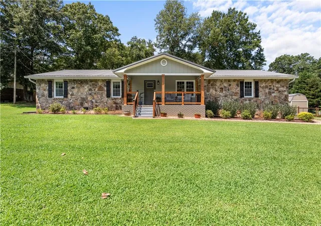 2nd image of 23 Oakwood Dr, Cedartown, GA 30125 | MLS# 7822577