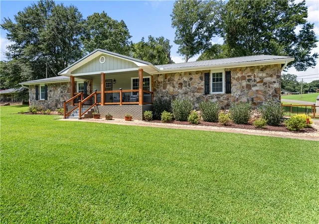 3rd image of 23 Oakwood Dr, Cedartown, GA 30125 | MLS# 7822577