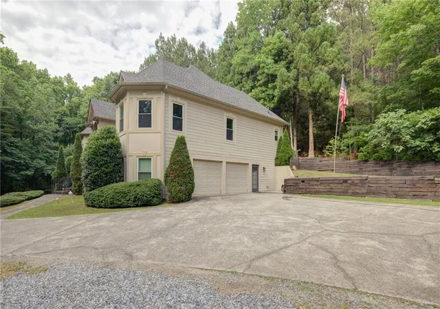 Photo 3 of Single family home for sale at 2535 Ashford Dr, Cumming, GA 30041 | MLS# 7829489 | Listing updated on 2026-09-11