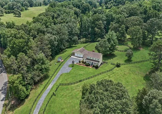 Photo 2 of Sale Pending at 4634 Highland Cir, Gainesville, GA 30506 | MLS# 7799330 | Listing updated on 2026-09-09