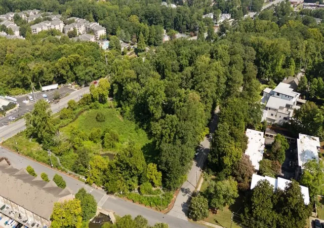 Homes for sale in Atlanta, GA | 4060 Haverhill Drive, Atlanta, GA 30342 | Houzeo