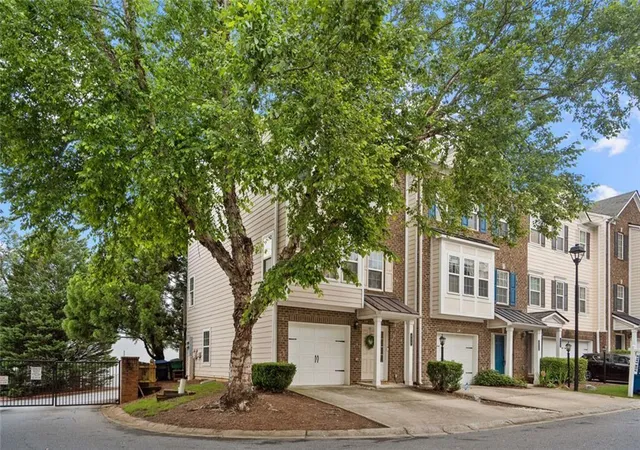 Photo 2 of Townhouse for sale at 632 Plz Park Walk Se #632, Marietta, GA 30066 | MLS# 7747833 | Listing updated on 2026-08-21