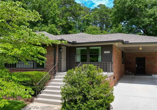 2nd image of 1355 Amanda Cir, Decatur, GA 30033 | MLS# 7789553