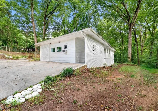 Photo 3 of Single family home for sale at 2911 Haralson Rd, Decatur, GA 30033 | MLS# 7804270 | Listing updated on 2026-08-19