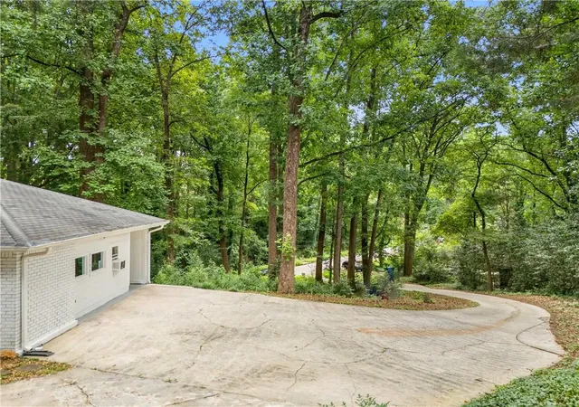 Photo 3 of Single family home for sale at 2911 Haralson Rd, Decatur, GA 30033 | MLS# 7804270 | Listing updated on 2026-08-19
