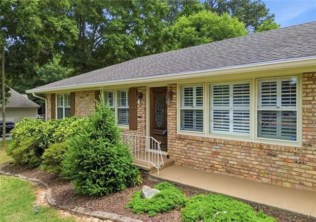 Photo 2 of Sale Pending at 3140 Post Oak Tritt Rd, Marietta, GA 30062 | MLS# 7772020 | Listing updated on 2026-09-04