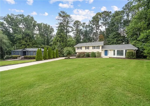 Photo 2 of Single family home for sale at 4576 Cedar Knoll Dr Ne, Marietta, GA 30066 | MLS# 7802636 | Listing updated on 2026-07-17