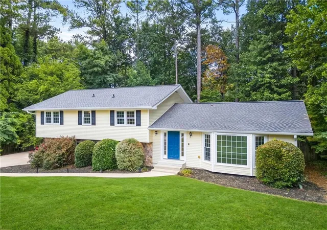 Photo 3 of Single family home for sale at 4576 Cedar Knoll Dr Ne, Marietta, GA 30066 | MLS# 7802636 | Listing updated on 2026-07-17