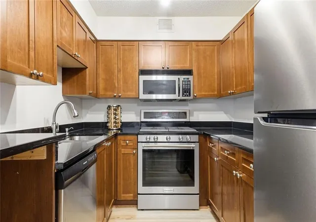 3rd image of 2479 Peachtree Rd Ne #303, Atlanta, GA 30305 | MLS# 7769271