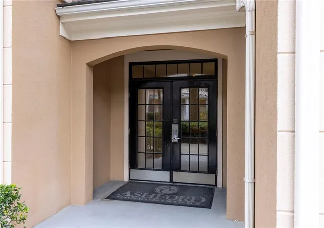 Listing Photo 3 - Condo for sale in building located at 131 Ashford Cir, Dunwoody, GA 30338 - Unit #131