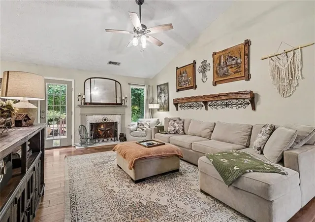 4th image of 4611 Gold Mine Dr, Sugar Hill, GA 30518 | MLS# 7816330