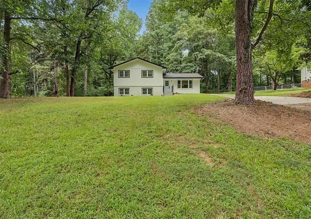 Photo 2 of Sale Pending at 4914 Howard Dr, Powder Springs, GA 30127 | MLS# 7816396 | Listing updated on 2026-08-22