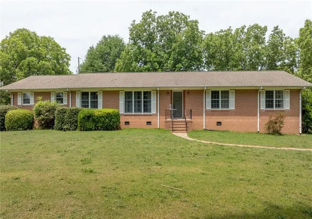 Homes for sale in Royston, GA | 570 Wildcat Bridge Rd, Royston, GA 30662 | MLS# 7776558