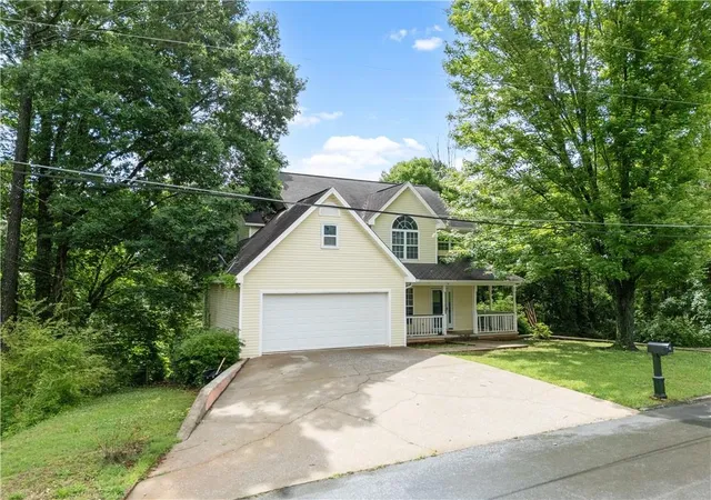 Photo 1 of Single family home for sale at 8 College View Dr, Rome, GA 30161 | MLS# 7779798 | Listing updated on 2026-08-18