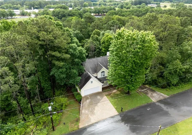 Photo 3 of Single family home for sale at 8 College View Dr, Rome, GA 30161 | MLS# 7779798 | Listing updated on 2026-08-18