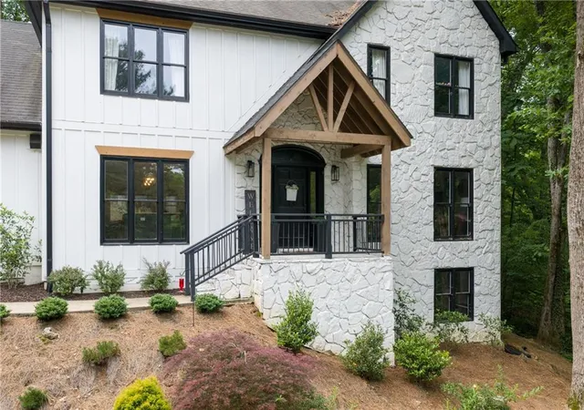 Photo 3 of Sale Pending at 1821 Bromley Way NE, Roswell, GA 30075 | MLS# 7738380 | Listing updated on 2026-08-28