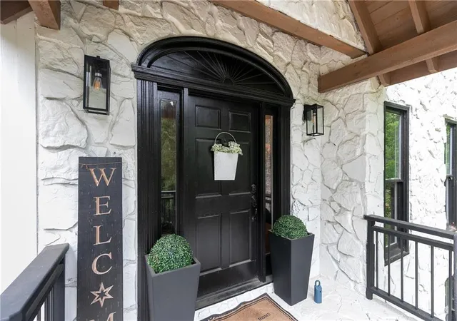 Photo 4 of Sale Pending at 1821 Bromley Way NE, Roswell, GA 30075 | MLS# 7738380 | Listing updated on 2026-08-28