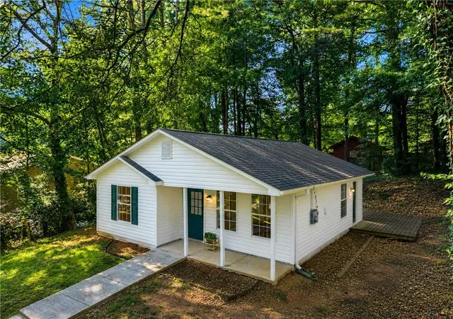 Homes for sale in Cumming, GA | 945 Buford Dam Rd, Cumming, GA 30041 | MLS# 7801613