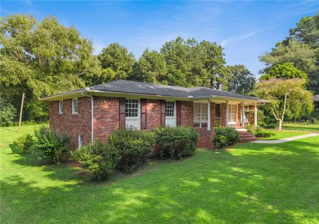 2nd image of 4306 Bouldercrest Rd, Ellenwood, GA 30294 | MLS# 7811248