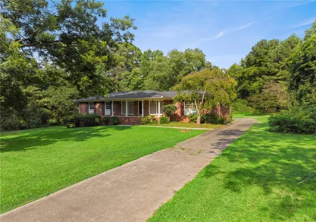 3rd image of 4306 Bouldercrest Rd, Ellenwood, GA 30294 | MLS# 7811248