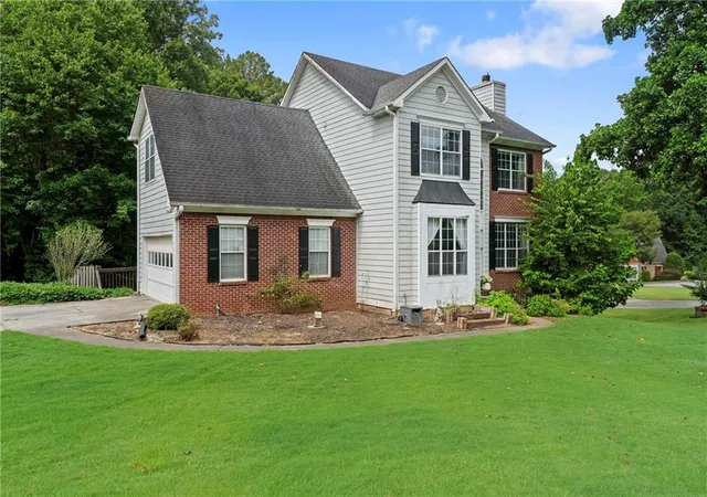 Homes for sale in Buford, GA | 5660 Bridle Glen Dr, Buford, GA 30518 | MLS# 7801758