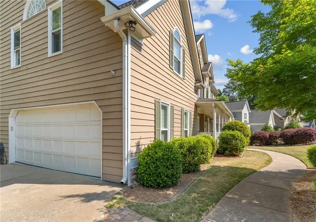 Photo 3 of Sale Pending at 3286 Standing Peachtree Trl Nw, Kennesaw, GA 30152 | MLS# 7784259 | Listing updated on 2026-10-01