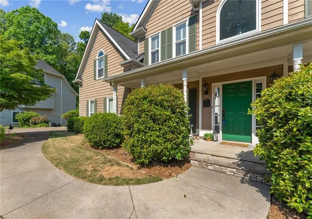 Photo 3 of Sale Pending at 3286 Standing Peachtree Trl NW, Kennesaw, GA 30152 | MLS# 7784259 | Listing updated on 2026-10-01