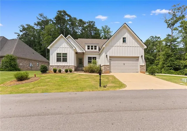 Photo 1 of Sale Pending at 153 Southside Cir, Auburn, AL 36832 | MLS# 7810521 | Listing updated on 2026-09-07