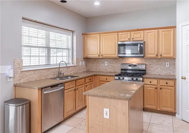 4th image of 230 Albrighton Ct, Suwanee, GA 30024 | MLS# 7793992