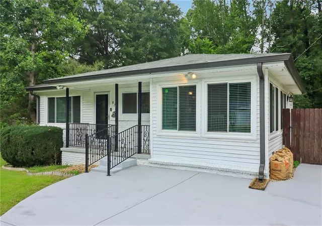 Photo 2 of Sale Pending at 870 Scott Ln Sw, Marietta, GA 30008 | MLS# 7804496 | Listing updated on 2026-08-14