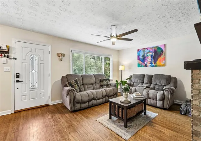 Photo 4 of Sale Pending at 870 Scott Ln SW, Marietta, GA 30008 | MLS# 7804496 | Listing updated on 2026-08-14
