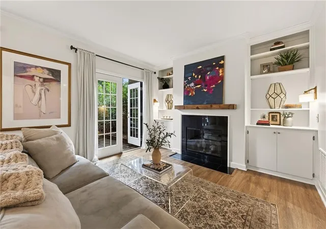Townhouse for sale at 26 Old Ivy Sq NE #26, Atlanta, GA 30342 | MLS# 7839889