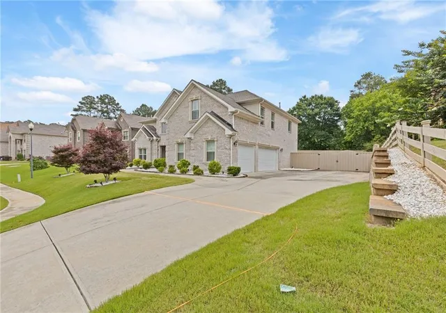 3rd image of 1837 Christopher Dr, Conyers, GA 30094 | MLS# 7789058